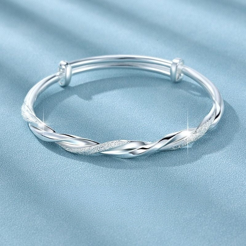 Elegant Mobius Loop Jewelry – Minimalist Fashion Gift for Women