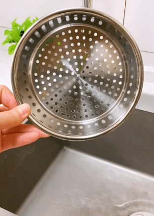 Swan-shaped stainless steel drip basket